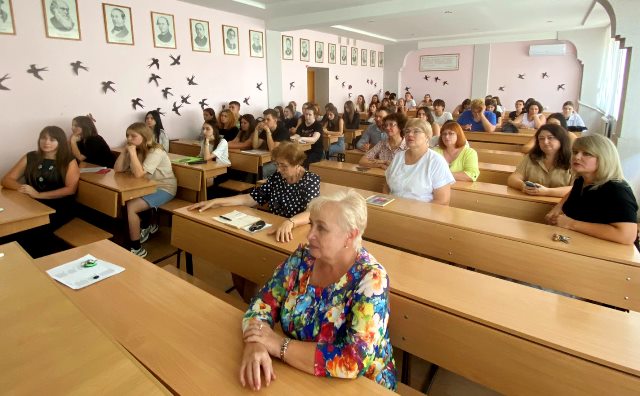 Студенти першого курсу бакалаврського рівня вищої освіти і викладачі, які викладають вибіркові дисципліни.jpg